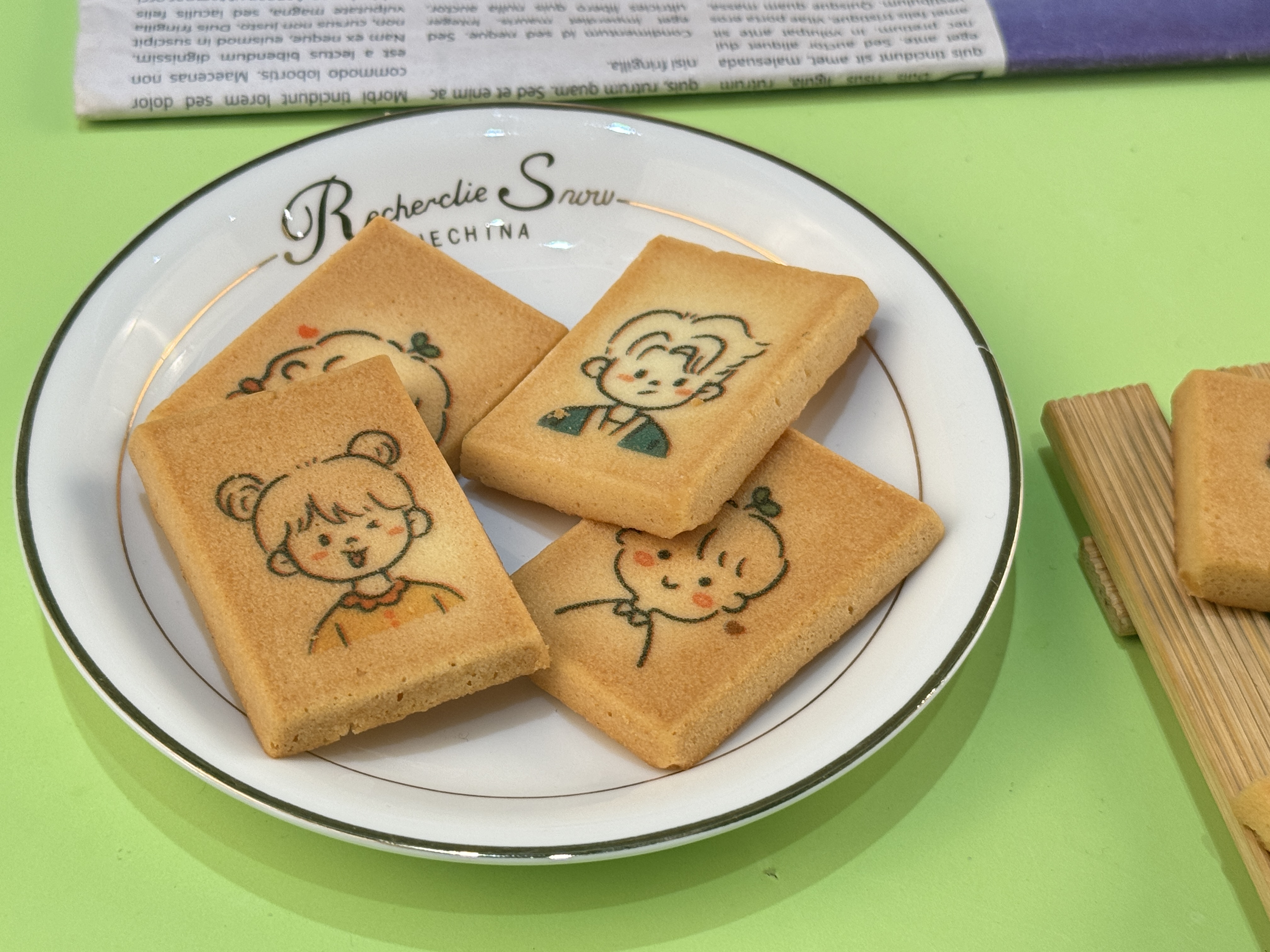 Do you want cookies with cute cartoon patterns？